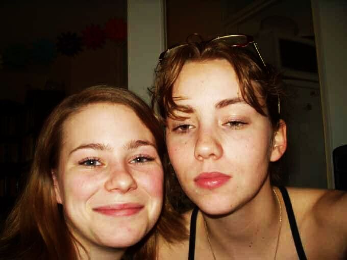 Laura & Margot stoned? (no)