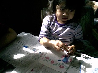 Sienna colouring eggs