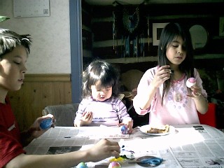 Kids colouring eggs