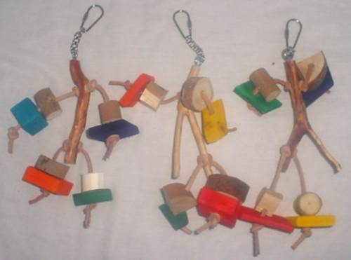 3 MANZANITA TOYS CONURES