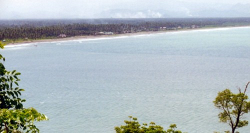 beachsabang.jpg (29683 bytes)