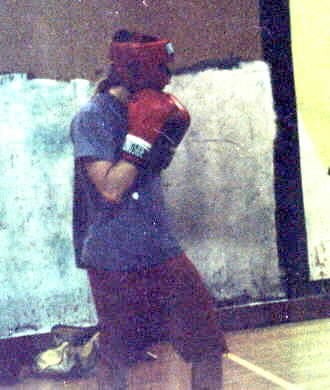 Sam gets ready to spar with me.&nbsp; Image copyright 1999.&nbsp; All rights reserved.