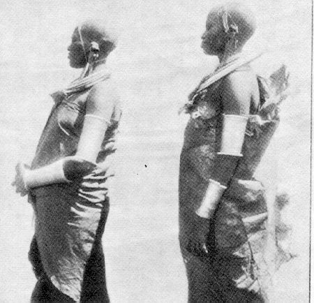 Schmuck und Tracht der Masai-Frauen.