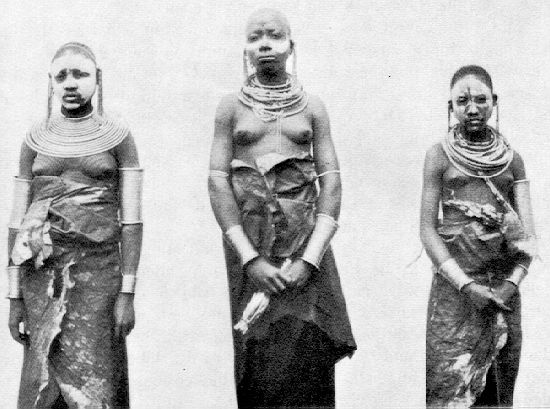 Schmuck und Bemalung der Masai-Frauen und -M�dchen.