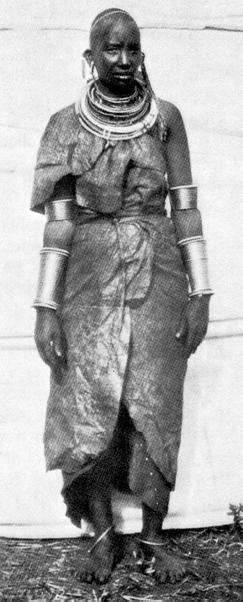 Kliedung der Masai-Frauen.