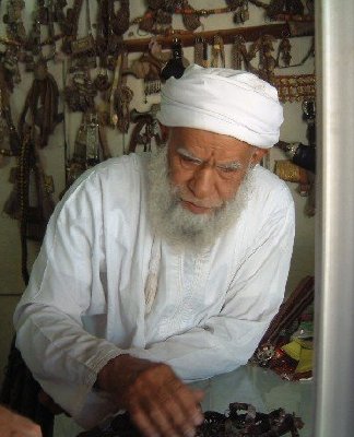 This photo of an old Omani jeweller was taken by our friend, Eileen... Thanks, Eileen!