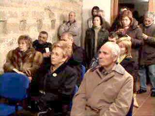 P&uacute;blic assistent a l'acte del lliurament de la clau