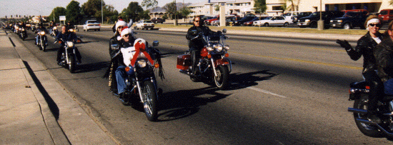 Picture of people in the Yuma Hog Toy Run