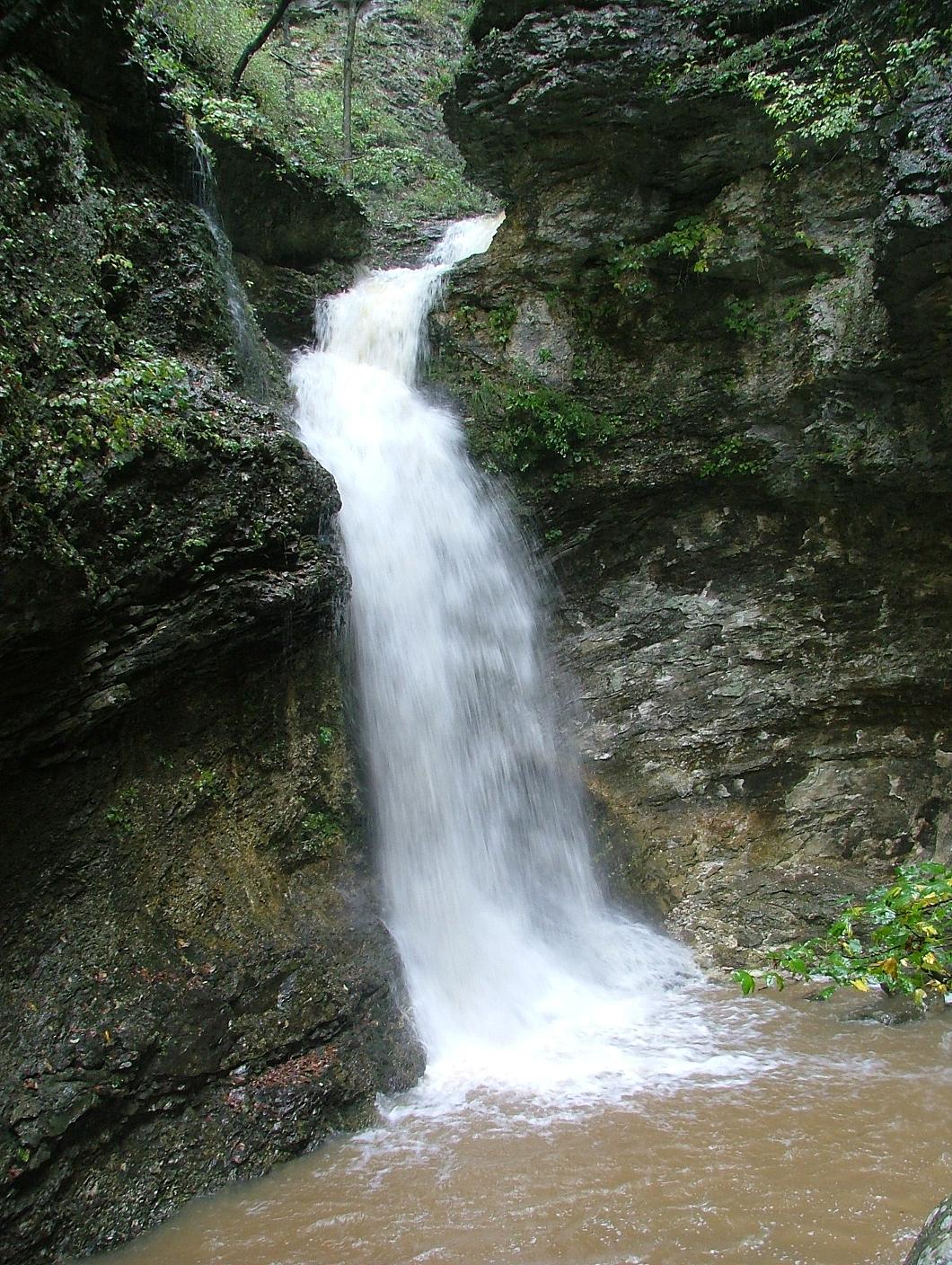 Eden Falls at Lost Valley