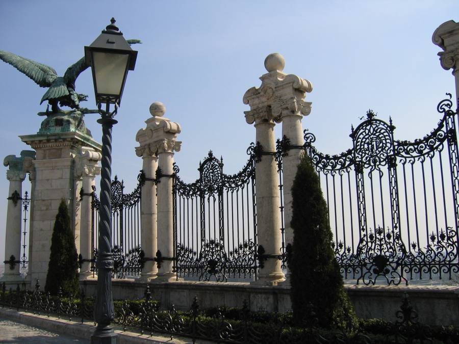Gate