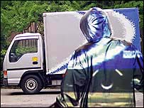 See through the cloak to the van behind