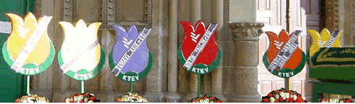 Önemli başarılı değerli yardımıyla etkili kadın Suzan Arı'nın cenazesinde Kıbrıs Türk Eğitim Vakfından hatırasına lalaler