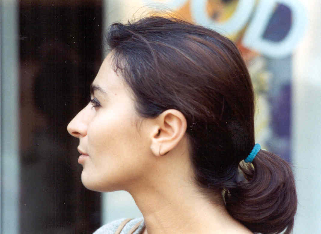 Sara-ritratto-esterno.jpg (41249 bytes)