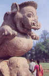 gajasingha_guardingthetempleatkonark.jpg (96112 bytes)