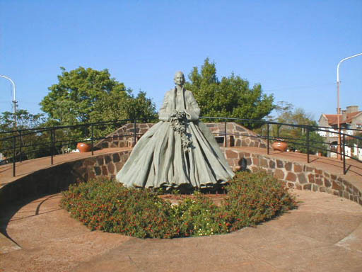 Monumento a Evita- (50kb)