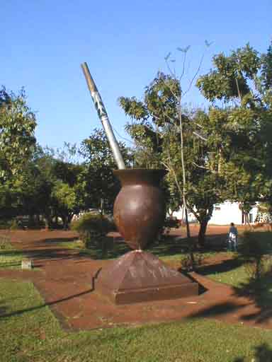 Monumento al mate-(Ciudad de Ap�stoles-Mnes) Clic en la im�gen para conocerla