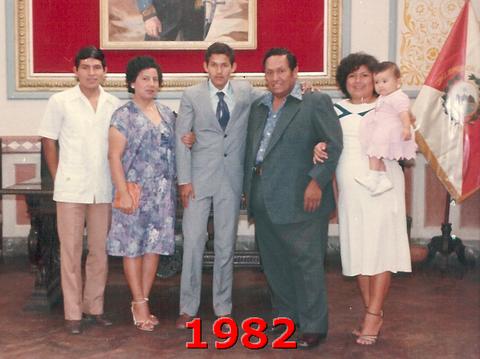 JuanOrregoysusPadres.jpg (29450 bytes)