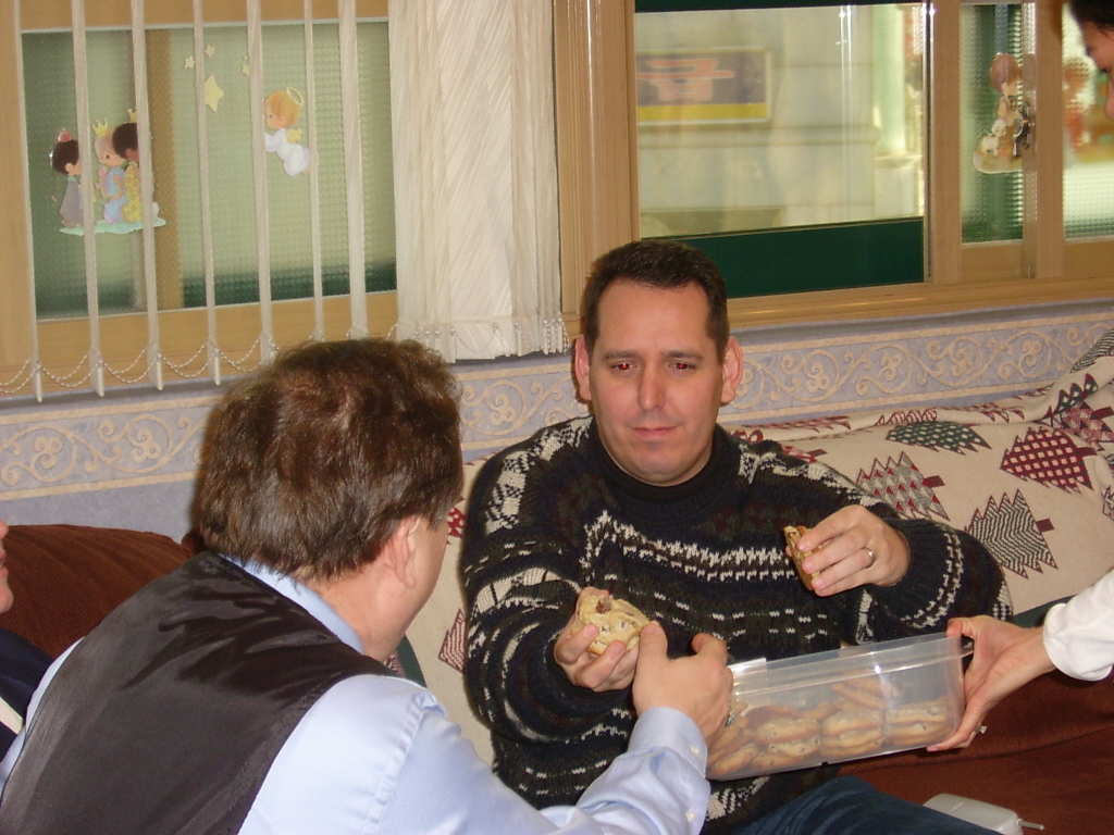 cookiethief.jpg (490640 bytes)