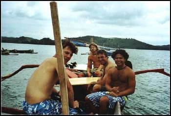 A caminho do pico das ondas - Lombok - Indon�sia