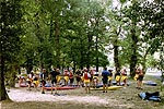 de kayakgroep bij de briefing op de eerste dag