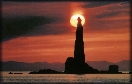 Gracias a mi amiga Eri Nagashima, por enviarme esta hermosa postal de la roca de la vela (rosoku-iwa) desde Jap�n