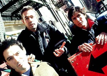 adam horovitz (guitarra), adam yauch (baixo) e mike diamond (bateria) - todos cantam