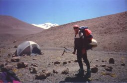 Juanjo Aranburu en el campo base del Pissis (4.200 m). Haz click para ver mejor la imagen