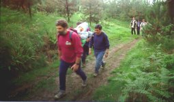 Kanpazarretik irtendako jendea