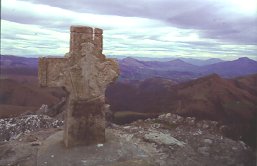 Mundarrain gaineko gurutzea