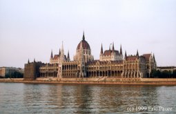Budapesteko parlamentua. Egin klik handiago ikusteko