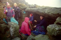 Txibis (ezkerrean) La Marruya artzain-saroian