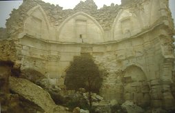 Tolo&ntilde;o Santutegiaren hondakinak