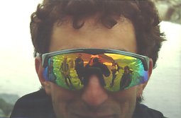 I&ntilde;aki lehen planoan. Denon argazkia, hormaguneko morrenetan gaudela