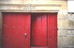 Iruritako etxe bateko ataria