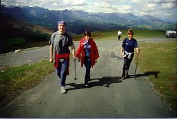 Maidalena igoeran. Ruben, Mamen eta Irune. Gibelean, Marian