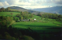 Maidalena Kutxaga ingurutik ikusia. Gibelean Au&ntilde;amendi mendikatea