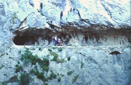 Cares ibaiko zeharkaldiko tuneletako bat