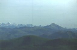Auñamendi (Pirineos). El Orhi (dcha.) y el resto de los Pirineos