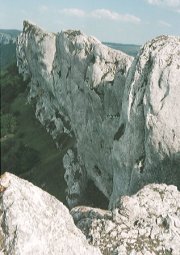 Lizarraga gaineko haitzak