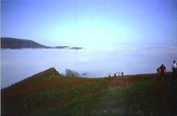 Mendizaleak Larlako gailurreriatik igoz