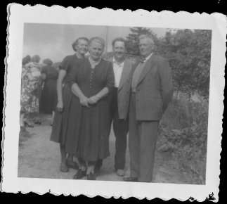 Ida and Ingvald together with Georg and Johanna at a visit at Ougendal