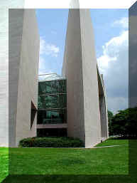 Museum of modern artw.jpg (22101 bytes)