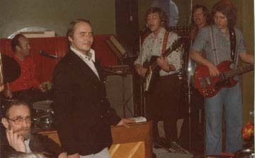 FLEMMING & OVE samt
 conferancie & backing, �r ca. 1975,
 hvor vi vandt en amat�rkonkurence.
