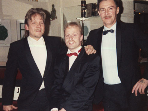 Trioen MIG & DE ANDRE efter en synligt lang aften/nat.