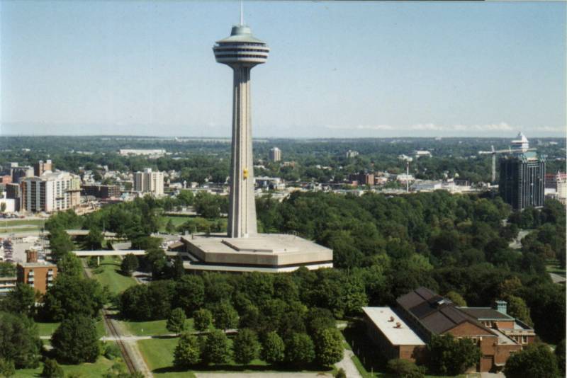 Here's a Picture of the Imfamous and Dominating Skylon Tower