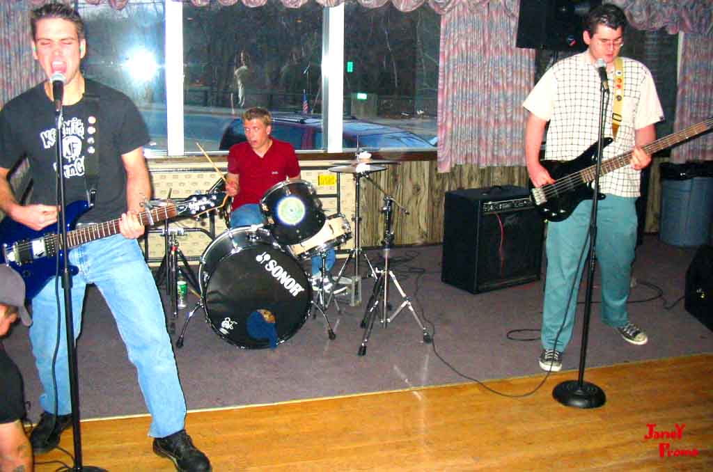 4-25-03 - Me ANGRYY!!!!&nbsp; (photo by Janey Promo, 2003)