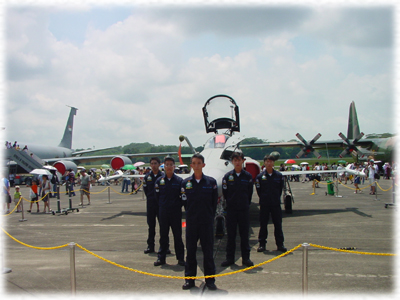 fighter jet with its crews