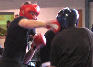 Ollie finding it hard to resist his opponent's low guard.
