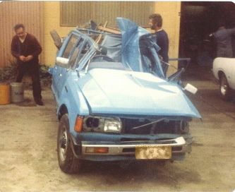 CLICK!!! TO SEE HITCH HIKER LEWY IN ACCIDENT