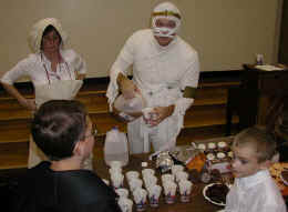halloween12-10.jpg (79210 bytes)